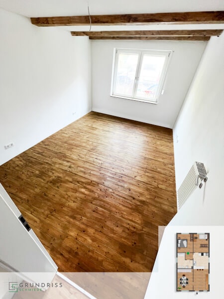 Photo of a room with oak parquet flooring on the ground floor, with a floor plan in the lower right corner highlighting the room.